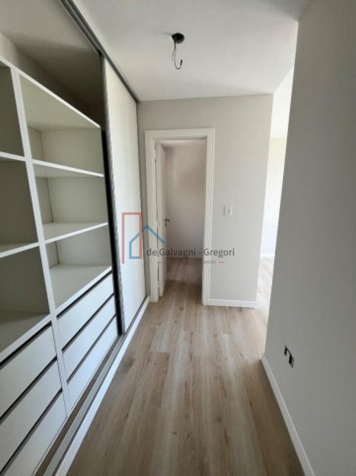 Casa a estrenar en Barrio Golf