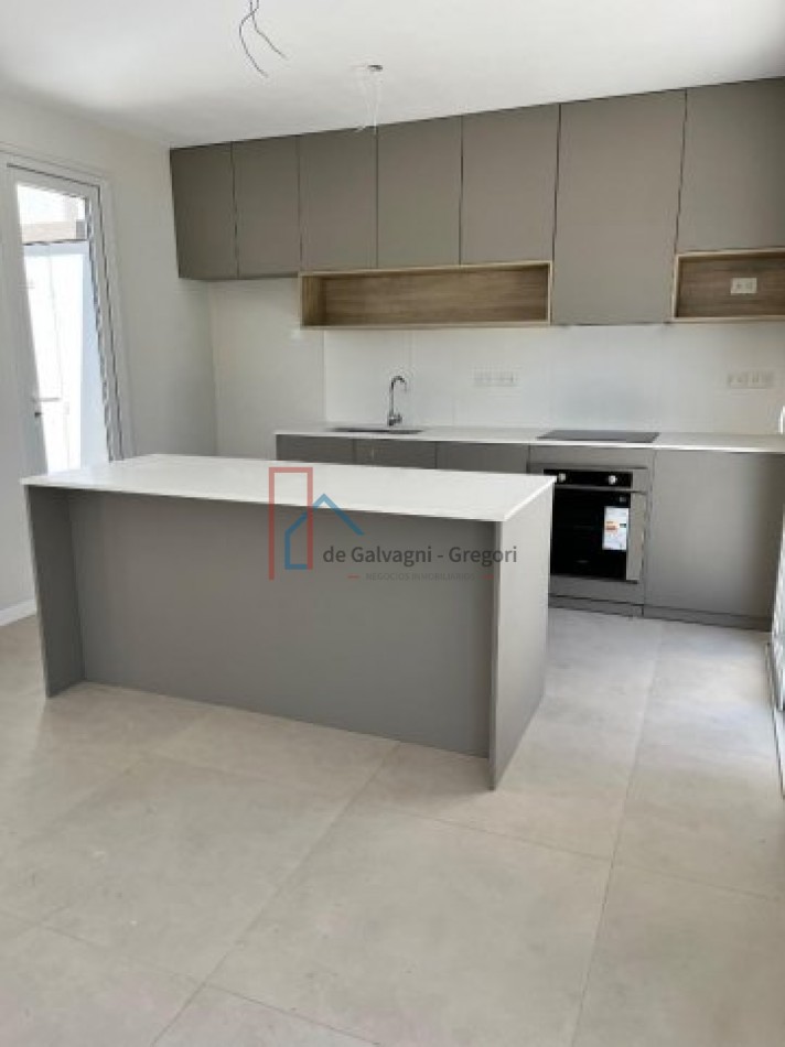 Casa a estrenar en Barrio Golf