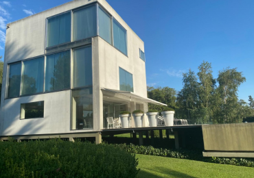 Casa en Venta de diseño contemporaneo minimalista con vistas unicas
